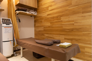 ＧＢＳ日暮里整骨院で整体施術を受ける内観画像像