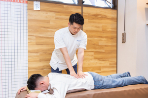 ＧＢＳ日暮里整骨院の腰痛の施術画像