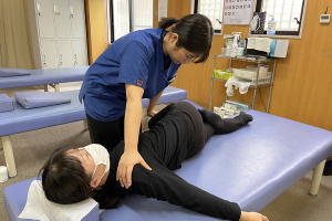 健笑堂接骨院　鶴崎院の施術画像