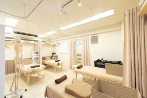 たんぽ整骨院であん摩マッサージ指圧を受ける内観画像像