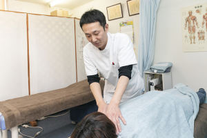 エース治療院の肩こりの施術画像