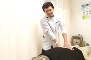 銀座鍼灸整骨院の整体の施術風景画像です。