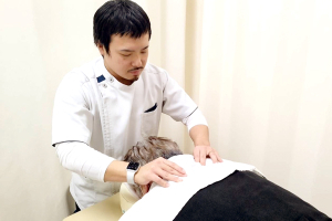 銀座鍼灸整骨院の肩こりの施術画像