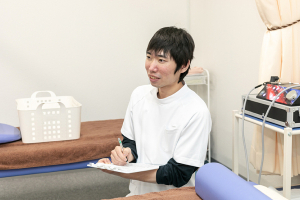 苫小牧駅はりきゅう整骨院のカウンセリング風景画像です。