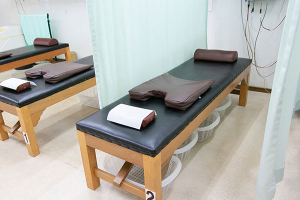 泉尾松浦鍼灸整骨院で整体施術を受ける内観画像像