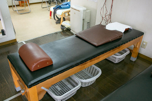 松浦鍼灸整骨院 平尾院で整体施術を受ける内観画像像