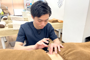 市川げんき整骨院の鍼灸の施術画像