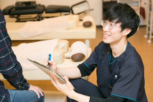 南流山駅前整骨院のカウンセリング風景画像です。