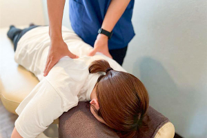 きずな鍼灸整骨院　林院の整体の施術風景画像です。