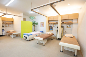 中村鍼灸接骨院 東大阪院で整体施術を受ける内観画像像