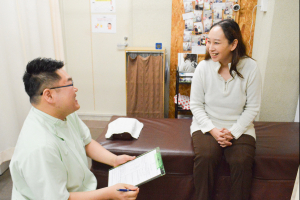 くすの木整骨院(茨木市)のカウンセリング風景の画像