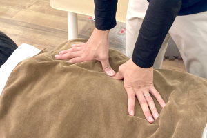 立石駅前通り整骨院の整体の施術風景画像です。