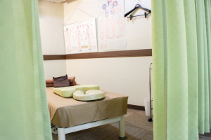 はり灸北千住治療院ウェル・バランスであん摩マッサージ指圧を受ける内観画像像