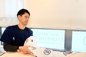 マッサージ･整体 経堂夢ぎわ治療院の膝痛の施術風景画像です。