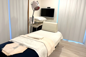 はり・灸・マッサージ 東京荻窪ＫＡＺ治療院の美容鍼施術の施術風景画像です。