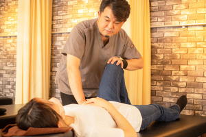 ほりこし整骨院の整体の施術風景画像です。