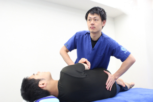 かんだ駅前鍼灸整骨院の整体の施術風景画像です。