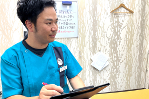 こころ整骨院　麦野院のカウンセリング風景画像です。