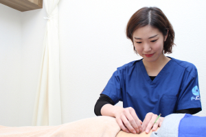 Ｆ．Ｃ．Ｃ．蒲田鍼灸整骨院の鍼灸施術の施術風景画像です。