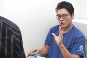 からだらか鍼灸整骨院　洗足池院のカウンセリング風景画像です。