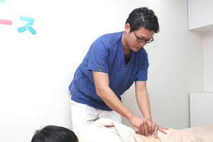 からだらか鍼灸整骨院　洗足池院の鍼灸施術の施術風景画像です。