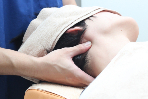 からだらか鍼灸整骨院　洗足池院の肩こりの施術風景画像です。