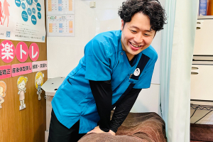 こころ整体院　札幌駅前院の腰痛の施術風景画像です。