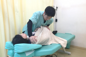 くまのみ整体院 大宮区天沼院の整体の施術風景画像です。