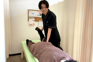 くまのみ整骨院　草加院【鍼灸】の骨盤矯正の施術画像