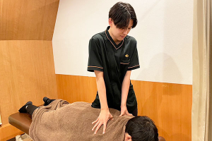 Ｈａｒｉｓｓｈｕ整骨院　川口駅前院の施術風景画像です。