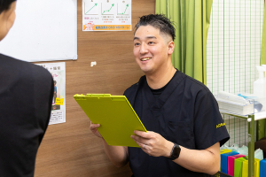 発寒南あおば鍼灸整骨院のカウンセリング風景画像です。