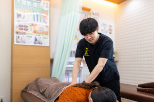 北野あおば鍼灸整骨院の施術風景画像です。