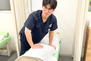 亀有駅チカ海道整骨院の施術風景画像