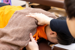 澄川あおば整骨院の施術風景画像です。