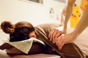 鍼灸院Ｈａｒｉｓｔａ３１／ボディケアサロンＨａｒｉｓｔａ３１の施術風景画像です。