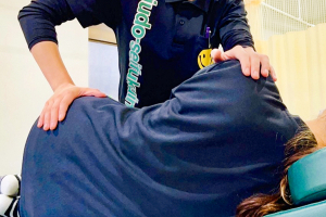 柔道整復院　ｊｕｄｏ－ｓｅｉｆｕｋｕｉｎ　ひばりヶ丘の骨盤矯正施術の施術風景画像です。