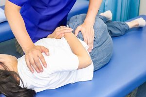 すこやか長尾台整骨院の骨盤矯正の施術画像