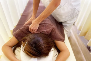 とみおか整骨院の肩こりの施術画像