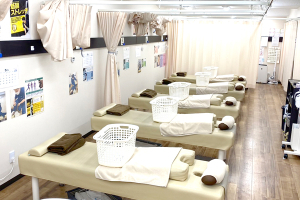 天神橋三丁目接骨院で整体施術を受ける内観画像