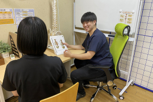 瑞江駅前接骨院のカウンセリング風景画像です。