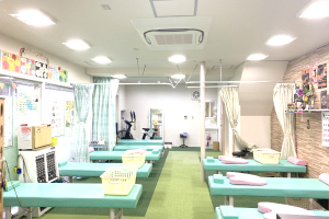 リセット整骨院 布施ほんまち通り院で整体施術を受ける内観画像