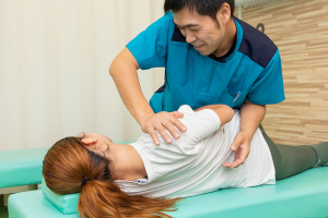 リセット整骨院　布施ほんまち通り院の骨盤矯正の施術画像