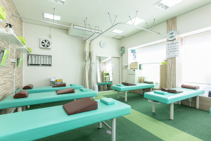 リセット整骨院 わかえいわた院で整体施術を受ける内観画像像