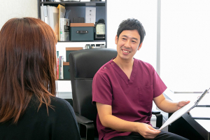 まひろ整骨院のカウンセリング風景の画像