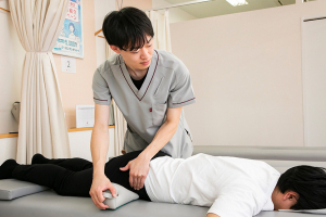 あい鍼灸院・接骨院　本町院の骨盤矯正の施術画像