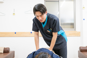 南逆井整骨院の腰痛の施術画像