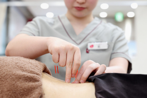 あい鍼灸院・接骨院　長堀橋駅院の鍼灸の施術画像