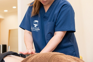 神田鍼灸整骨院２号店の腰痛の施術風景画像です。
