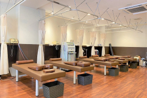 天心堂接骨鍼灸マッサージ院で整体施術を受ける内観画像像