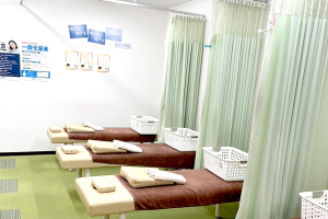 御器所 すずらん鍼灸接骨院で整体施術を受ける内観画像像